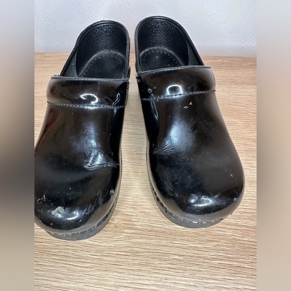 Dansko Womens Professional Black Shiny Clogs Work Nursing Shoes 37 - Picture 4 of 16